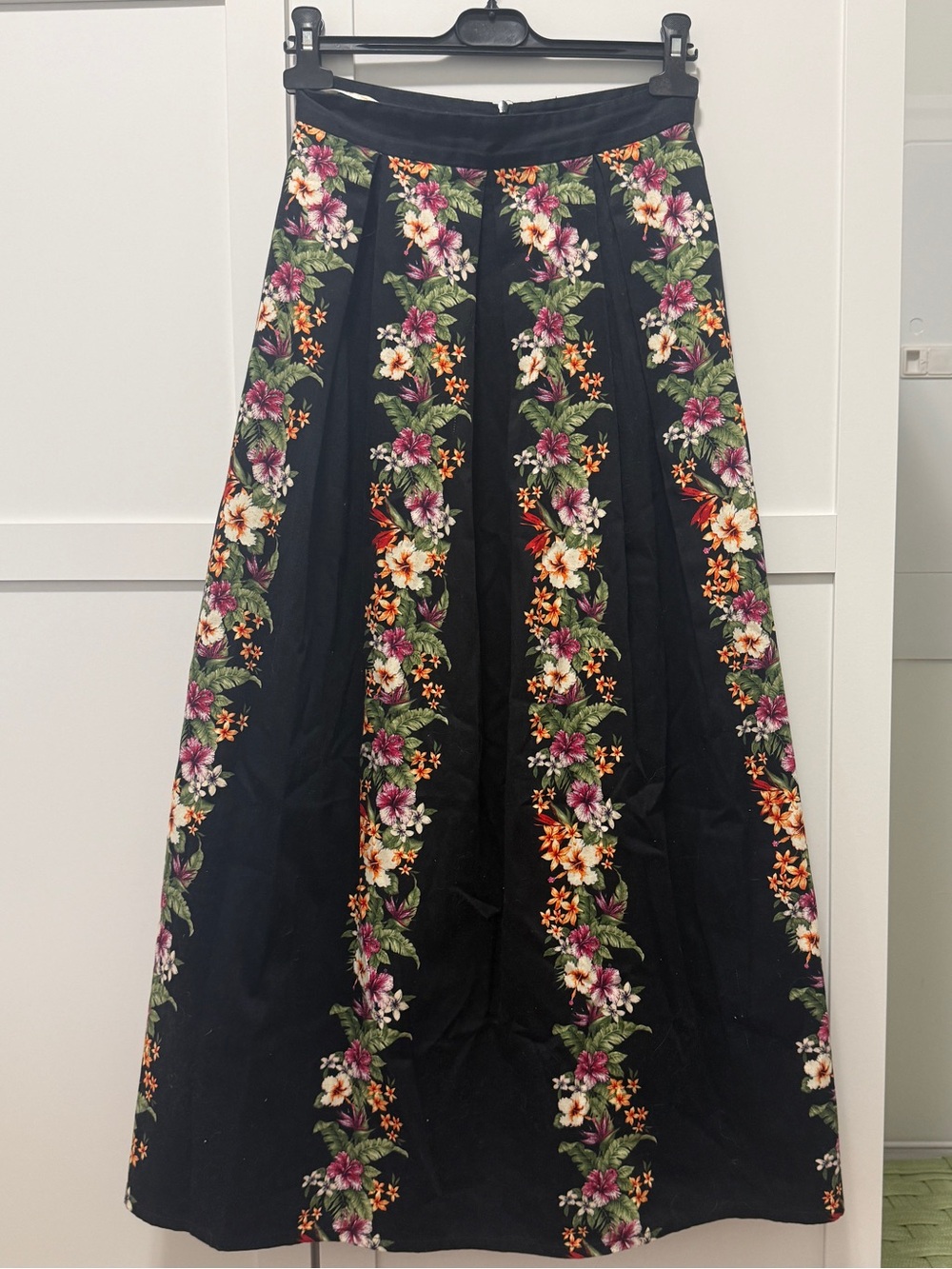 FARM Rio Black Floral Maxi Skirt – Size M